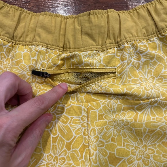 The North Face Shorts Bamboo Golden Yellow Women’s Size Small - Picture 7 of 7